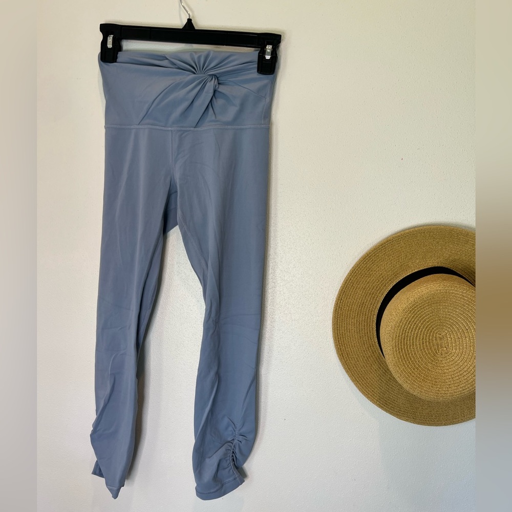 LULULEMON Align High-Rise Crop 23" Twist Waist Legging • Chambray • Size 2